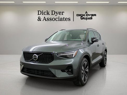 New 2026 Volvo XC40 B5 Ultra w/ Protection Package Premier image 6