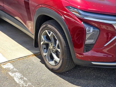 Used 2024 Chevrolet Trax LT w/ Driver Confidence Package image 5