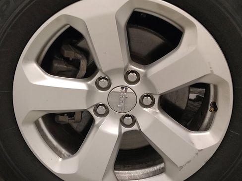 Used 2020 Jeep Compass Latitude FWD image 31