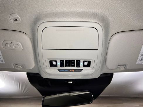 Used 2025 Ford Explorer Platinum w/ Ultimate Package image 15