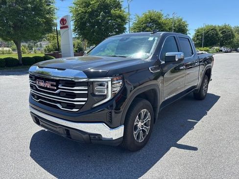 Used 2025 GMC Sierra 1500 SLT AWD/4WD image 1