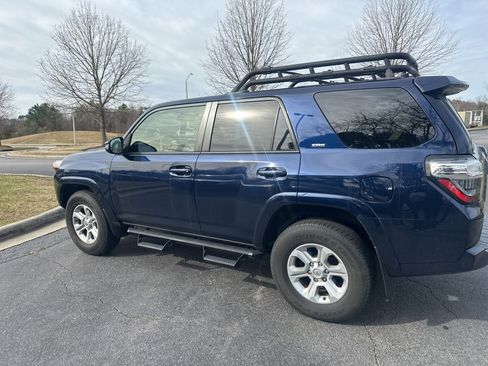 Used 2022 Toyota 4Runner SR5 Premium w/ Moonroof Package image 6