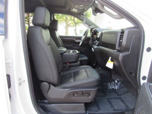 Used 2025 GMC Sierra 1500 SLT image 18