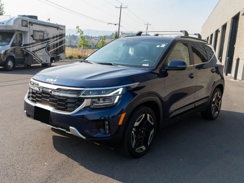 Used 2024 Kia Seltos SX w/ SX Sunroof Package AWD/4WD image 3