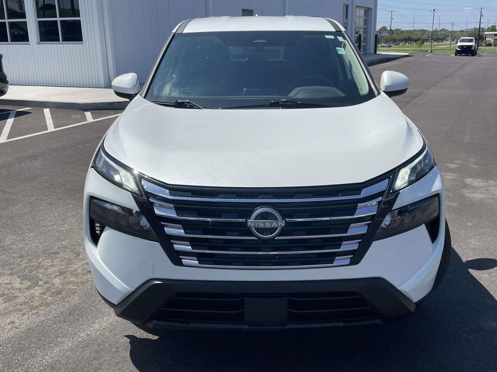 Used 2025 Nissan Rogue SV FWD image 8