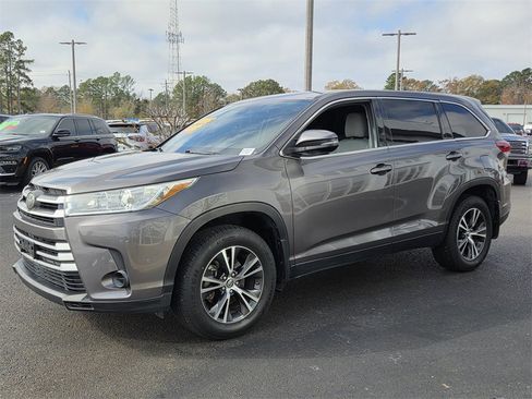 Used 2019 Toyota Highlander LE image 7