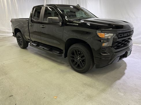 Used 2023 Chevrolet Silverado 1500 Custom AWD/4WD image 2