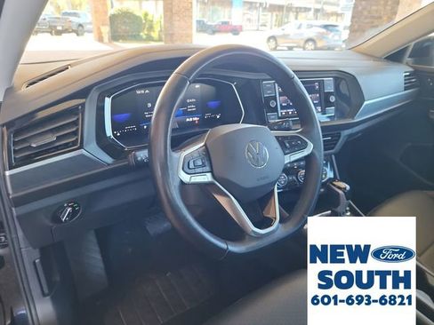 Used 2024 Volkswagen Jetta SE image 14