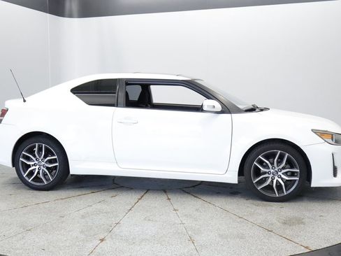 Used 2014 Scion tC FWD image 8