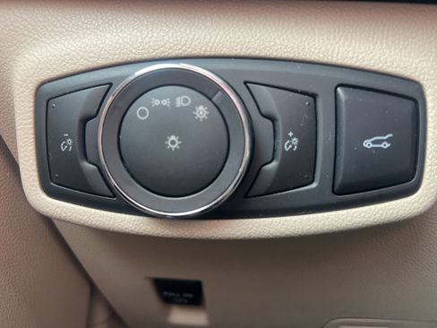 Used 2019 Lincoln MKC Select w/ Select Plus Package FWD image 17