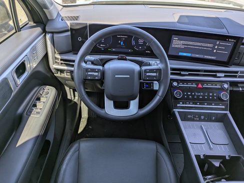 Used 2025 Hyundai Santa Fe Limited AWD/4WD image 17