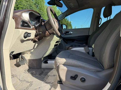 Used 2018 Chrysler Pacifica Touring Plus w/ Tire & Wheel Group image 18