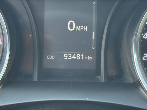 Used 2020 Toyota Camry LE image 17