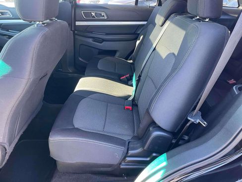 Used 2017 Ford Explorer XLT image 5