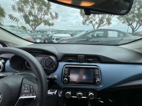 Used 2025 Nissan Versa SV FWD image 38