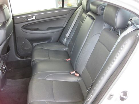 Used 2013 Hyundai Genesis 3.8 w/ Technology Pkg RWD image 29