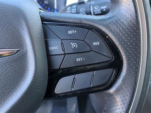 Certified 2020 Chrysler Pacifica Limited FWD image 27