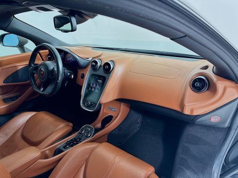 Used 2017 McLaren 570S image 24