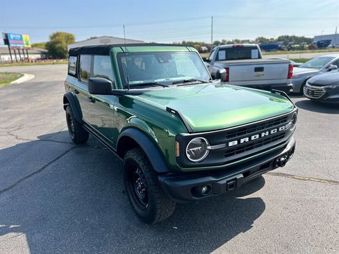 Used 2022 Ford Bronco Black Diamond image 2