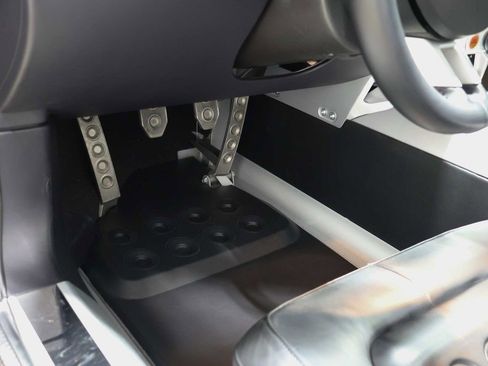 Used 2006 Ford GT image 28