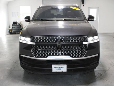 Used 2025 Lincoln Navigator Reserve image 62