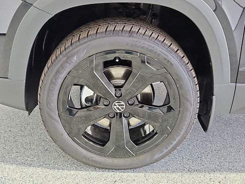 New 2026 Volkswagen Taos SEL AWD/4WD image 11