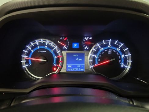 Used 2017 Toyota 4Runner SR5 AWD/4WD image 15