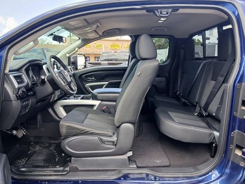 Used 2017 Nissan Titan SV RWD image 9