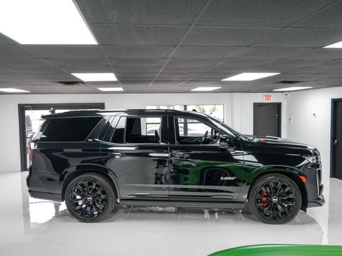 Used 2023 Cadillac Escalade V AWD/4WD image 8