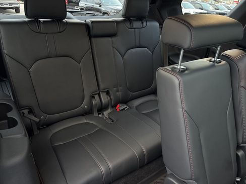 Used 2025 Honda Pilot Black Edition image 15