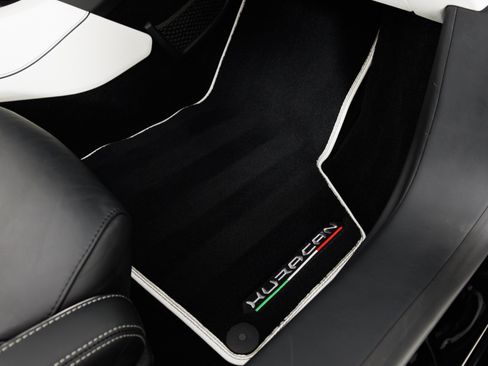 Used 2021 Lamborghini Huracan EVO RWD image 44