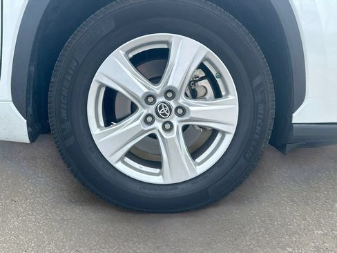 Used 2022 Toyota Highlander LE FWD image 31