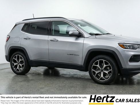 Used 2025 Jeep Compass Limited image 1