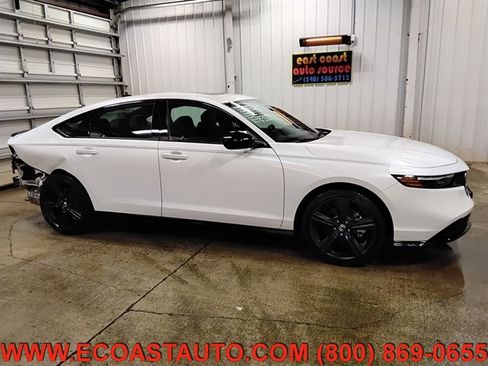 Used 2025 Honda Accord Sport image 2