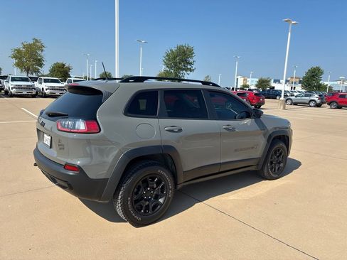 Used 2022 Jeep Cherokee Latitude AWD/4WD image 4