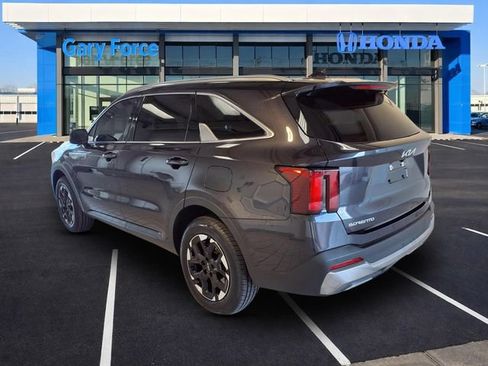 Used 2025 Kia Sorento S w/ Panoramic Sunroof Package AWD/4WD image 3