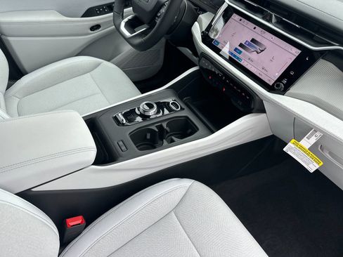 New 2026 Jeep Cherokee Laredo image 15