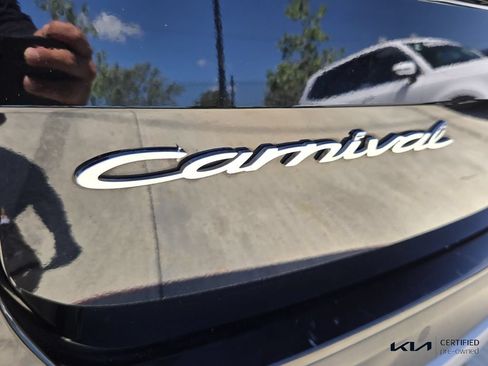 Certified 2022 Kia Carnival LX FWD image 15