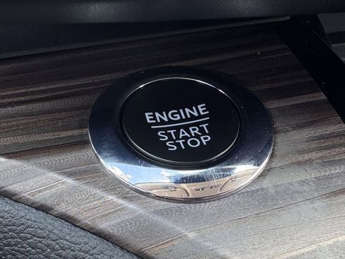 Used 2023 Ford Explorer Limited image 21