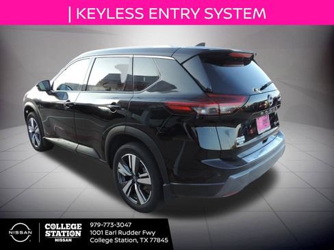 Used 2025 Nissan Rogue SL image 6