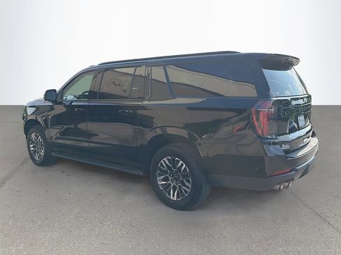 Used 2025 Chevrolet Suburban Z71 AWD/4WD image 6