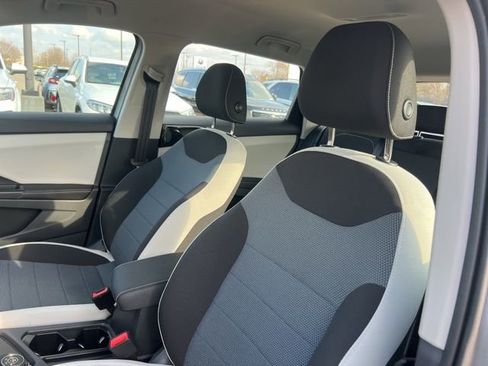 Used 2025 Volkswagen Taos S image 7