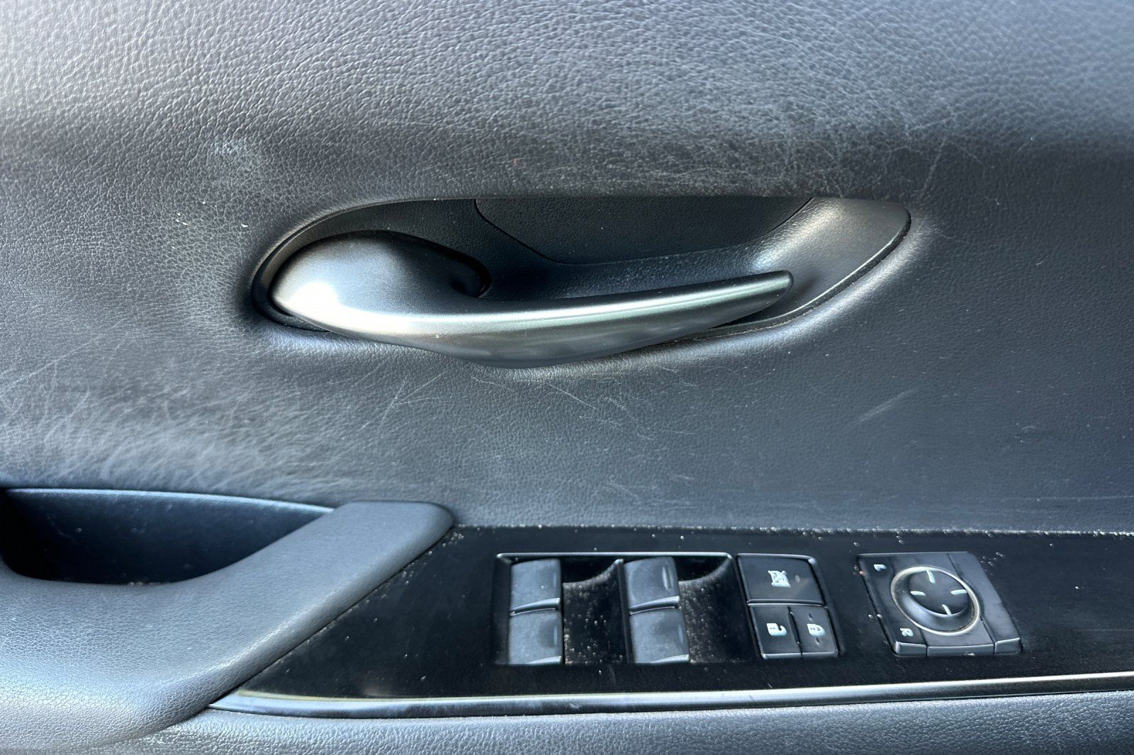 Used 2019 Lexus UX 200 w/ Premium Package FWD image 11