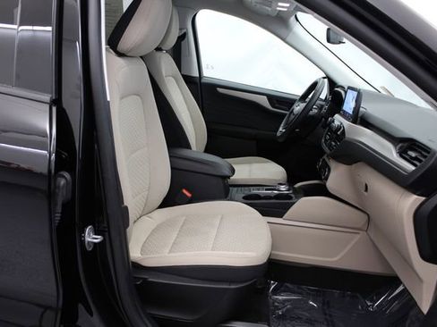 Used 2022 Ford Escape SE w/ SE Sport Appearance Package image 26