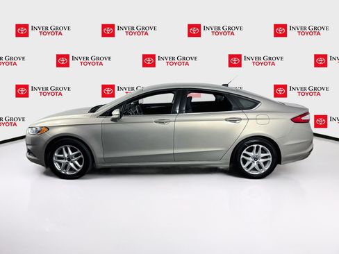 Used 2016 Ford Fusion SE FWD image 8