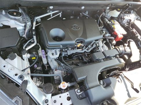 Used 2019 Toyota RAV4 Limited image 18