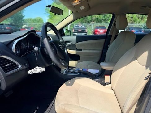 Used 2012 Dodge Avenger SE FWD image 6