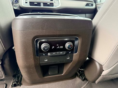 Used 2022 Chevrolet Tahoe LT w/ Luxury Package image 14