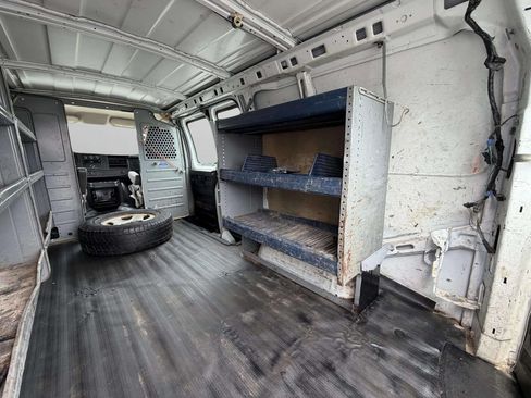 Used 2014 Chevrolet Express 2500 RWD image 11