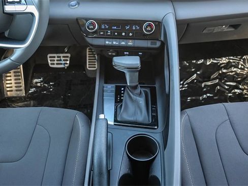 Certified 2025 Hyundai Elantra Sport image 15